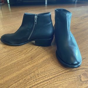 Brand New Frye Carson Piping Bootie